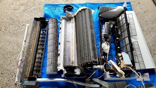 名古屋市東区日立エアコン分解クリーニング